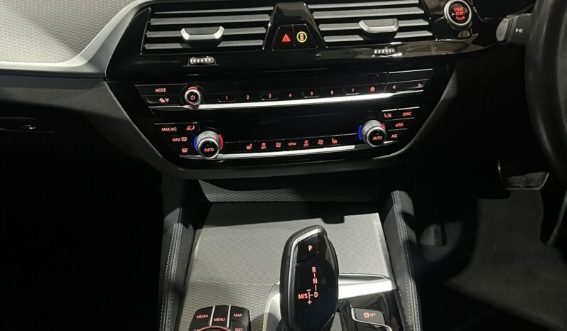 
								2020 BMW 520D G30 M Sport M Performance full									