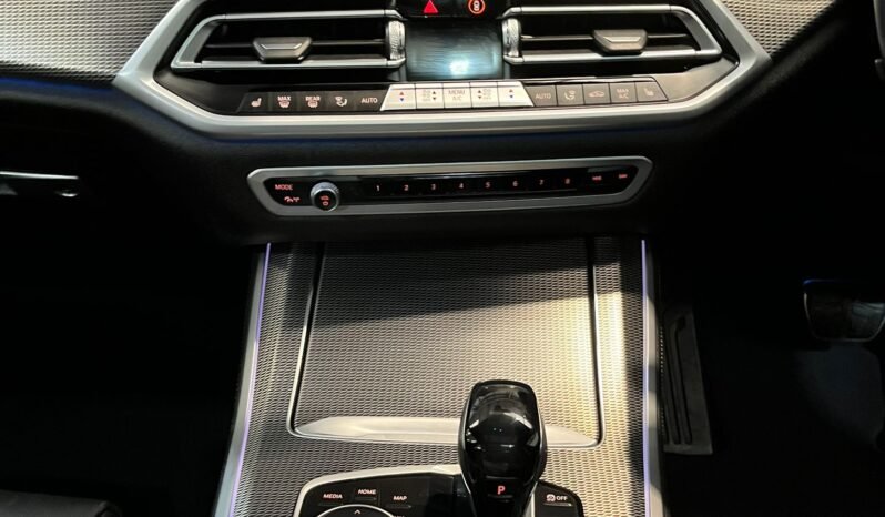 
								212 BMW X5 45E M Sport M Performance X-Drive full									