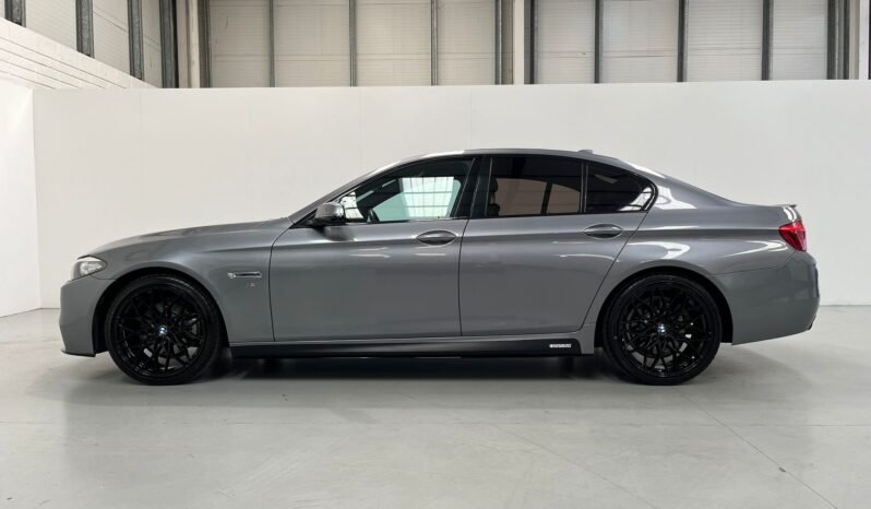 
								2016 BMW F10 520D M Sport M Performance full									