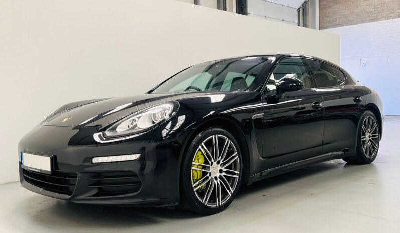 
								2015 Porsche Panamera 3.0L E-Hybrid full									