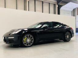 
										2015 Porsche Panamera 3.0L E-Hybrid full									
