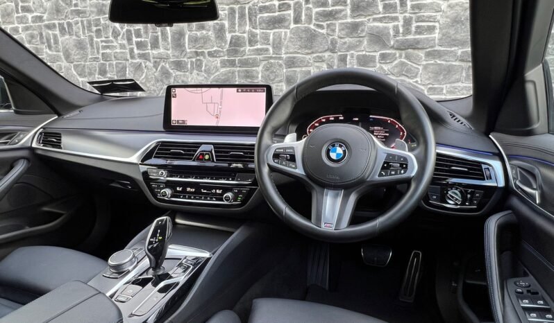 
								2021 BMW 520D G30 M Sport X-Drive full									