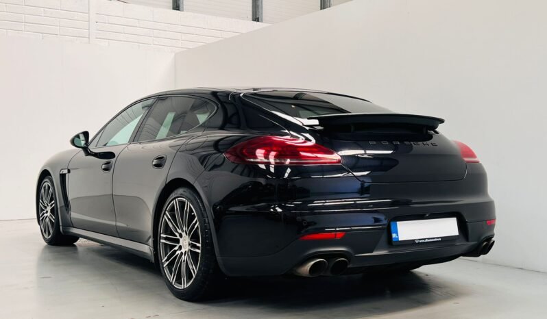 
								2015 Porsche Panamera 3.0L E-Hybrid full									