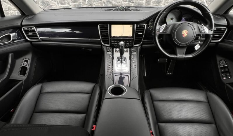 
								2015 Porsche Panamera 3.0L E-Hybrid full									