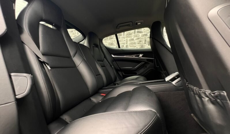 
								2015 Porsche Panamera 3.0L E-Hybrid full									