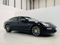 
										2015 Porsche Panamera 3.0L E-Hybrid full									
