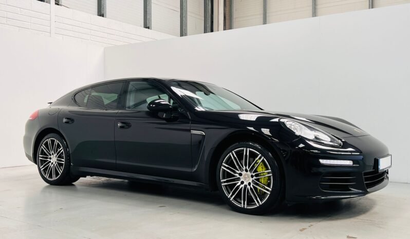 
								2015 Porsche Panamera 3.0L E-Hybrid full									