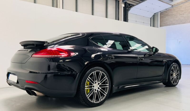 
								2015 Porsche Panamera 3.0L E-Hybrid full									