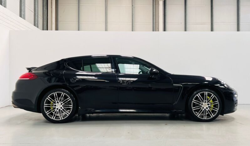 
								2015 Porsche Panamera 3.0L E-Hybrid full									