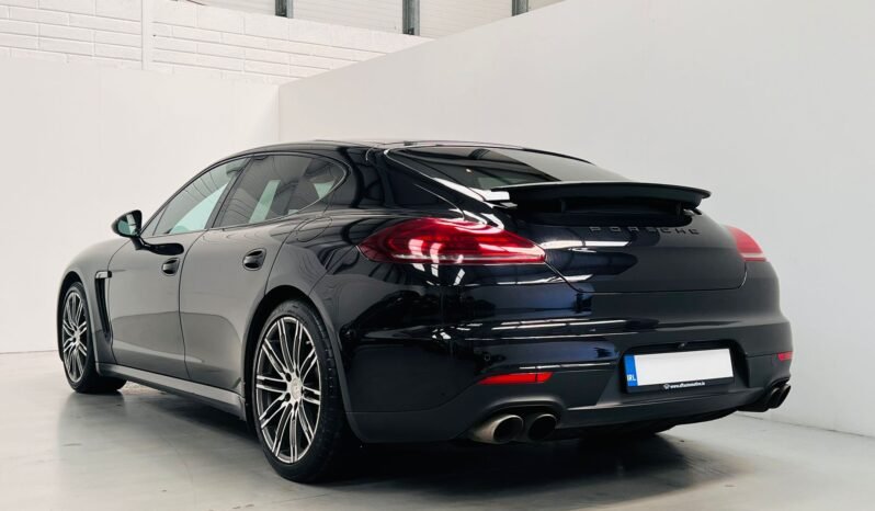 
								2015 Porsche Panamera 3.0L E-Hybrid full									