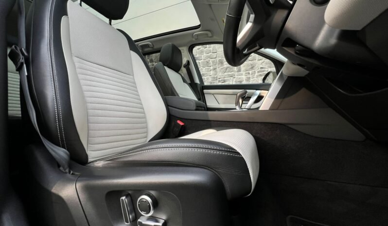 
								2022 Land Rover Discovery Sport R-Dynamic SE P300E full									