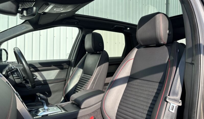 
								2021 Land Rover Discovery Sport R-Dynamic SE P300E full									