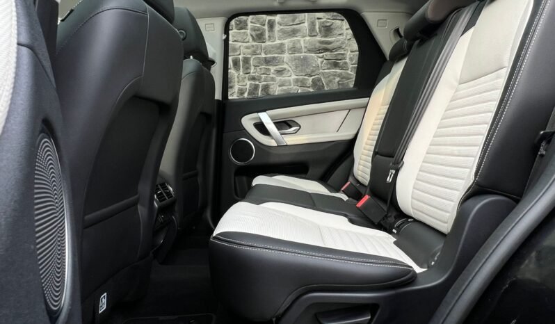 
								2022 Land Rover Discovery Sport R-Dynamic SE P300E full									