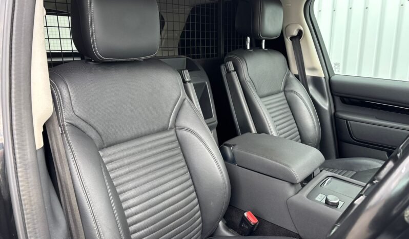 
								2022 Land Rover Discovery 5 3.0 D300 Commercial full									
