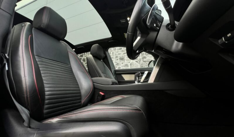
								2021 Land Rover Discovery Sport R-Dynamic SE P300E full									