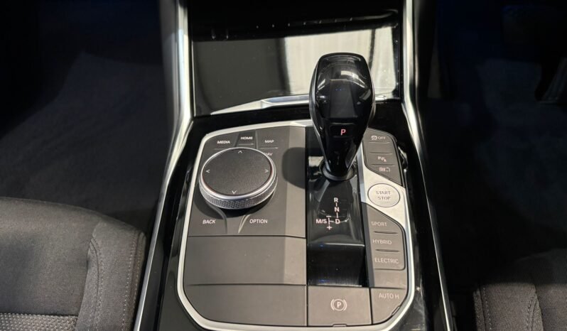 
								2021 BMW 330E SE Pro Estate Auto full									