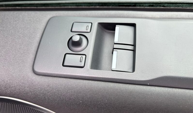 
								2022 Land Rover Discovery 5 3.0 D300 Commercial full									