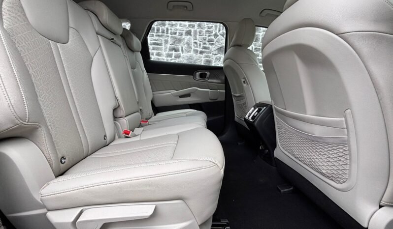 
								2022 Kia Sorento K3 AWD 7 Seat 1.6 PHEV full									