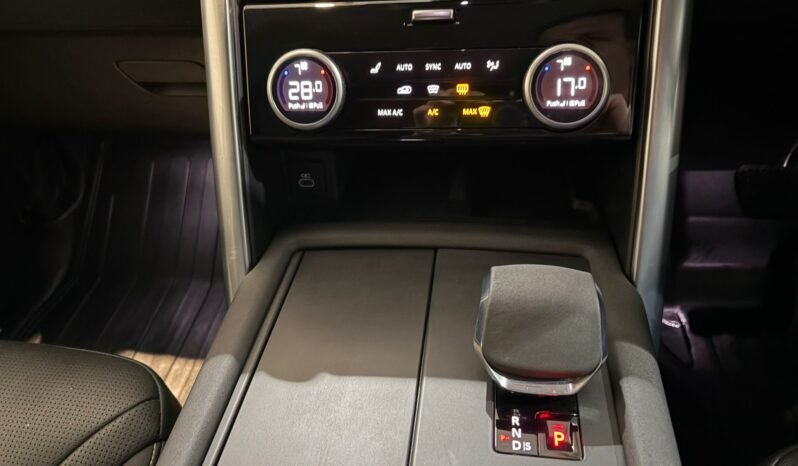 
2022 Land Rover Discovery 5 SE Commercial 2 Seater full									