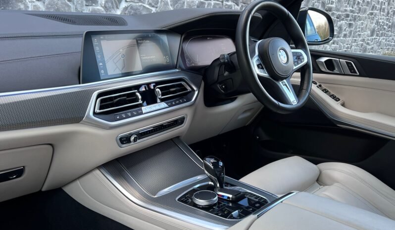 
2021 BMW X5 45e M Sport M Performance X-Drive full									