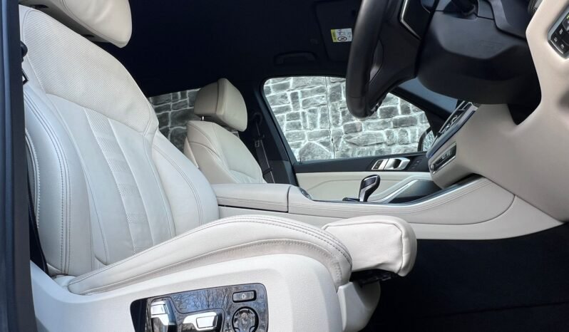 
2021 BMW X5 45e M Sport M Performance X-Drive full									