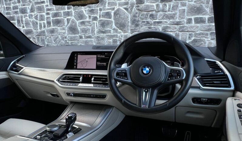 
2021 BMW X5 45e M Sport M Performance X-Drive full									
