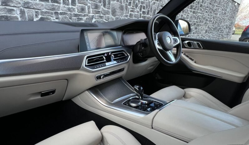 
2021 BMW X5 45e M Sport M Performance X-Drive full									