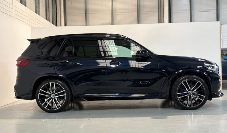 
2021 BMW X5 45e M Sport M Performance X-Drive full									