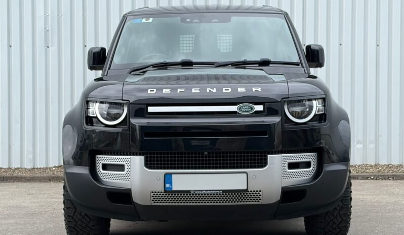 
212 Land Rover Defender 110 D300 SE 3 Seat Com full									