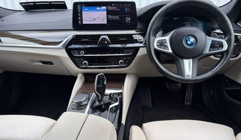 
2022 BMW G30 530e M Sport Auto full									