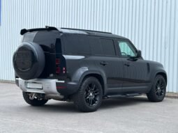 212 Land Rover Defender 110 D300 SE 3 Seat Com full