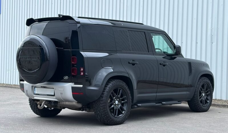 
212 Land Rover Defender 110 D300 SE 3 Seat Com full									