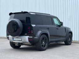212 Land Rover Defender 110 D300 SE 3 Seat Com full