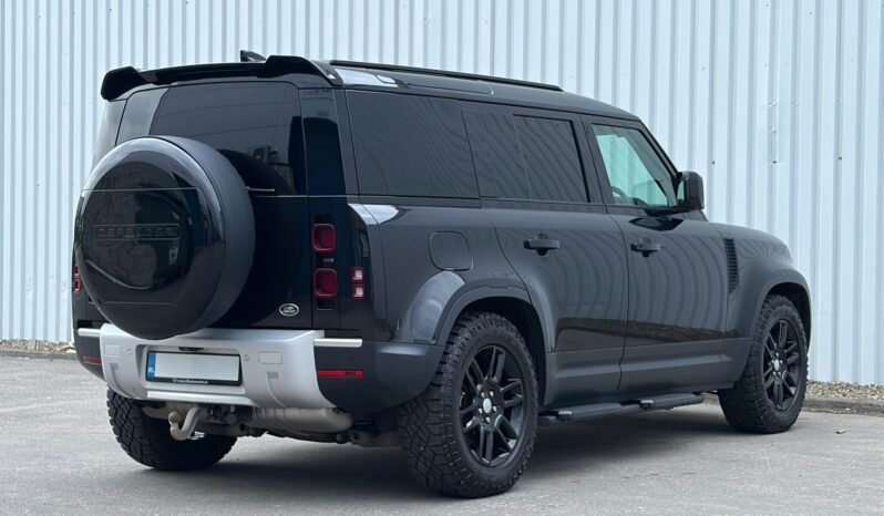 
212 Land Rover Defender 110 D300 SE 3 Seat Com full									