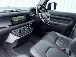 212 Land Rover Defender 110 D300 SE 3 Seat Com full