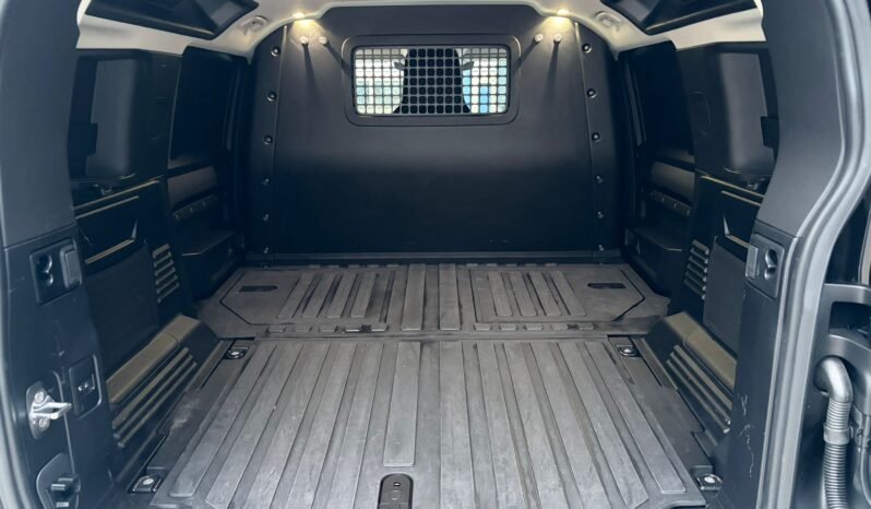 
212 Land Rover Defender 110 D300 SE 3 Seat Com full									