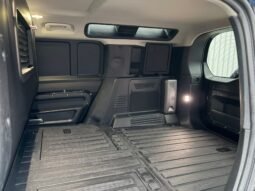 212 Land Rover Defender 110 D300 SE 3 Seat Com full