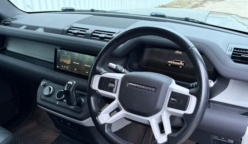 
212 Land Rover Defender 110 D300 SE 3 Seat Com full									