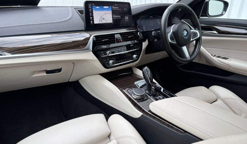 
2022 BMW G30 530e M Sport Auto full									