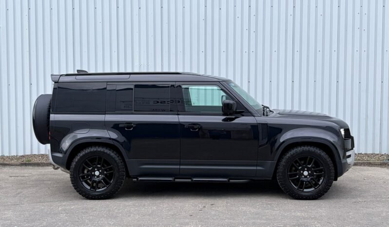 
212 Land Rover Defender 110 D300 SE 3 Seat Com full									