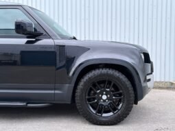 212 Land Rover Defender 110 D300 SE 3 Seat Com full